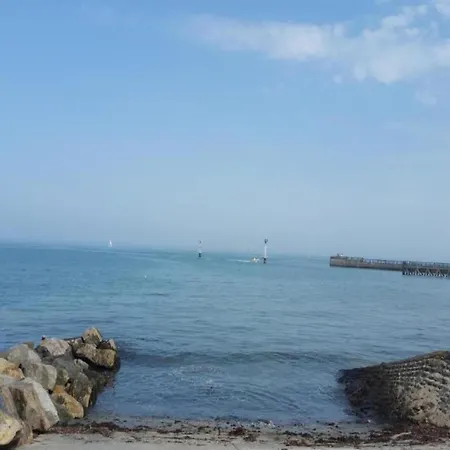 Pleasant With Garden, Cleaning Included Casa vacanze Grandcamp-Maisy